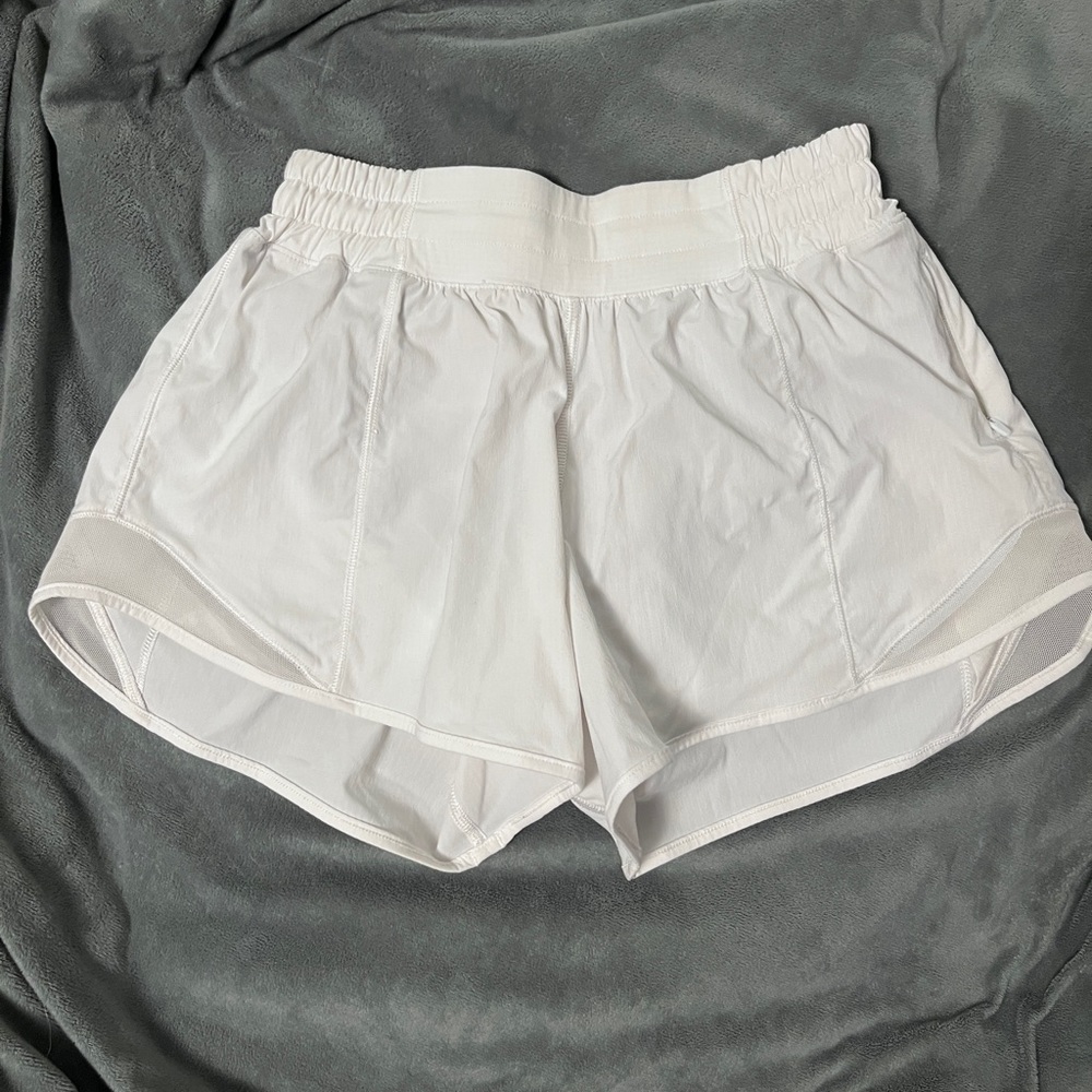 White lulu lemon hotty hot shorts 2.5”